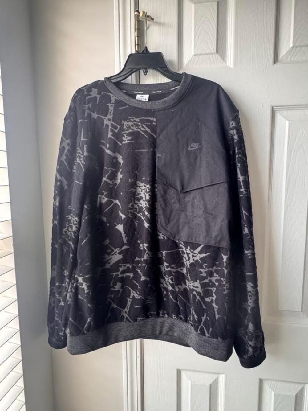 Nike Men's Black and Gray Marble-Print Crewneck Sweatshirt